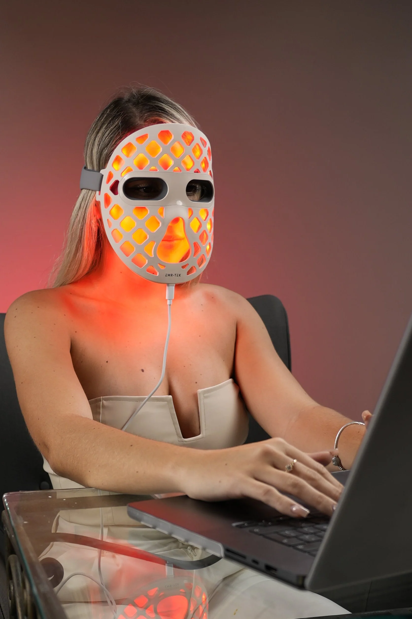 ETERNO Mask -  LED Skincare Multi-Light Rejuvenation - Image 11