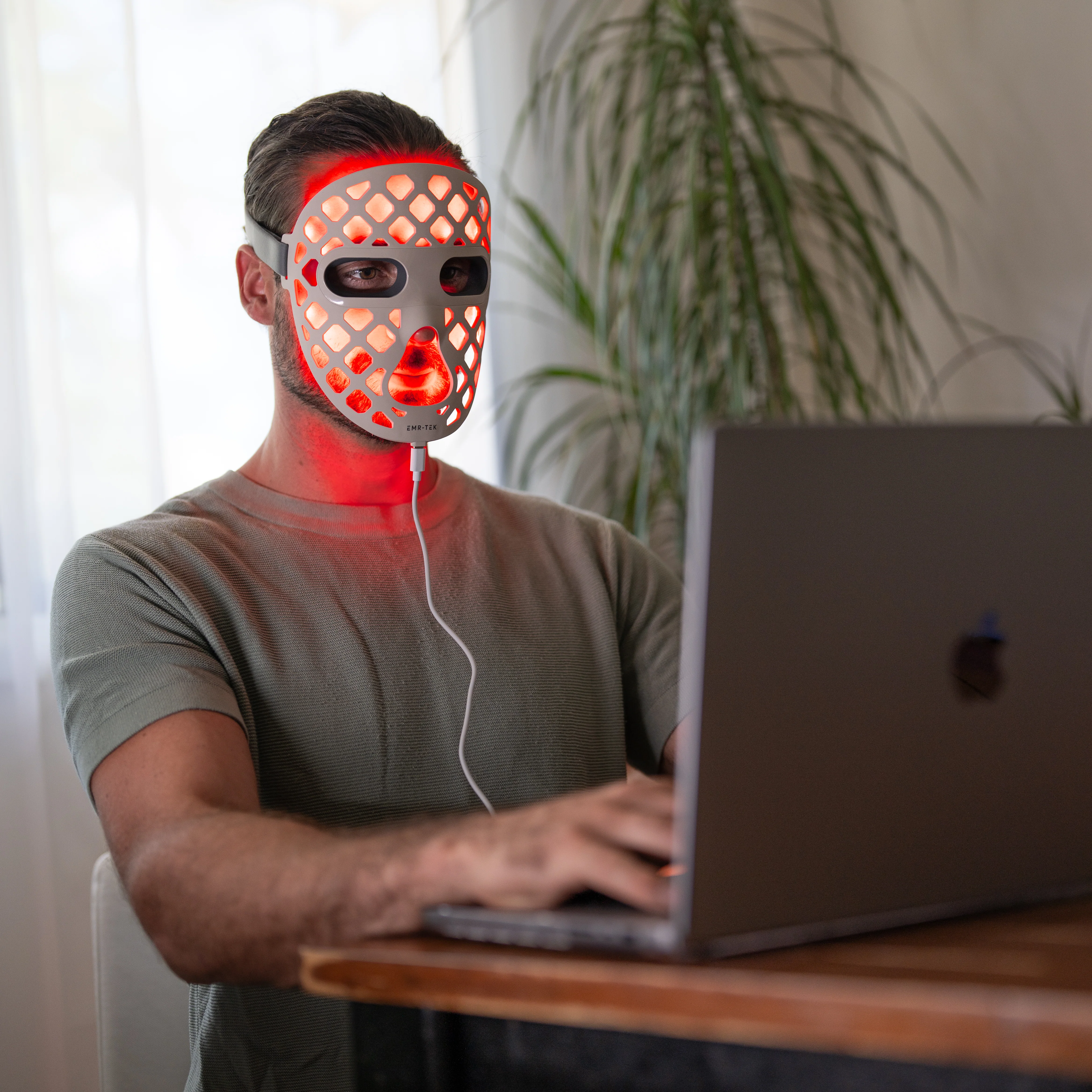 ETERNO Mask -  LED Skincare Multi-Light Rejuvenation - Image 6